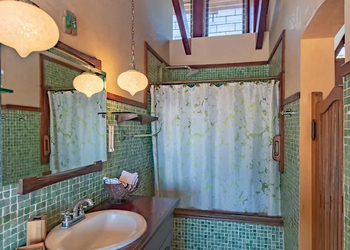 Mango Bed & Breakfast 4*